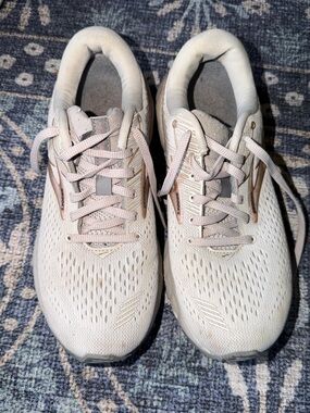 Brooks Women’s Light Grey Running Sneakers